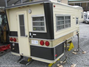 Throwback Thursday Vintage RV: 1970 Holiday Rambler Black Diamond 11