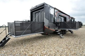 2018 Heartland RV Road Warrior RW427