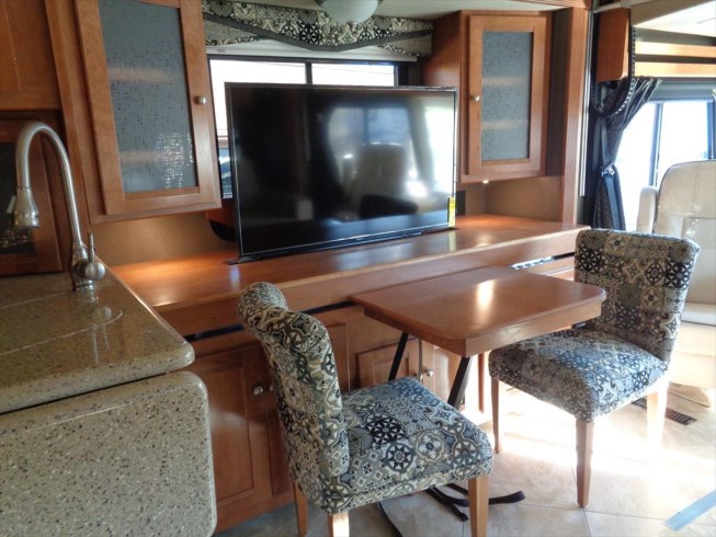 Free Standing Dinette w/Chairs