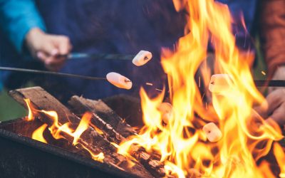 8 Easy & Delicious Fall Campfire Snacks