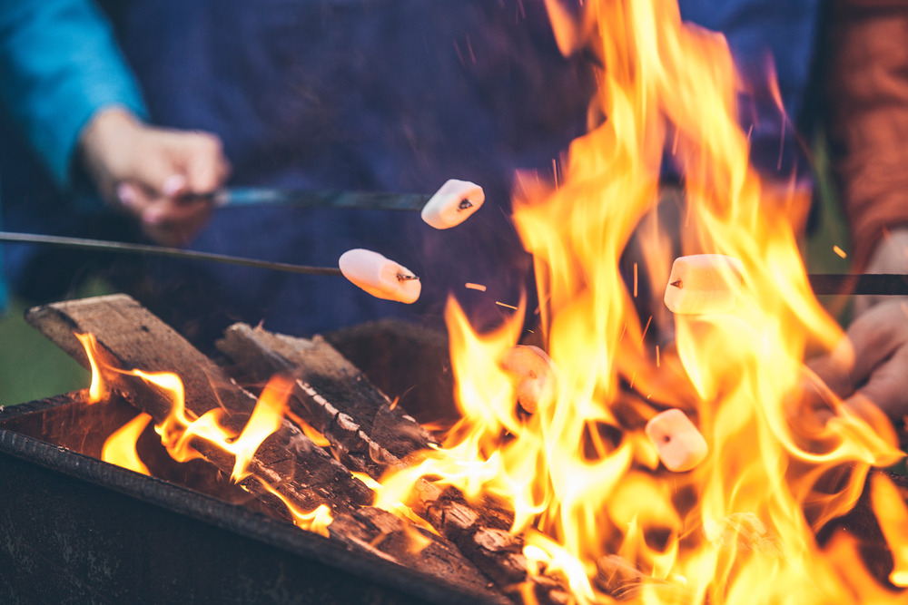 8 Easy & Delicious Fall Campfire Snacks
