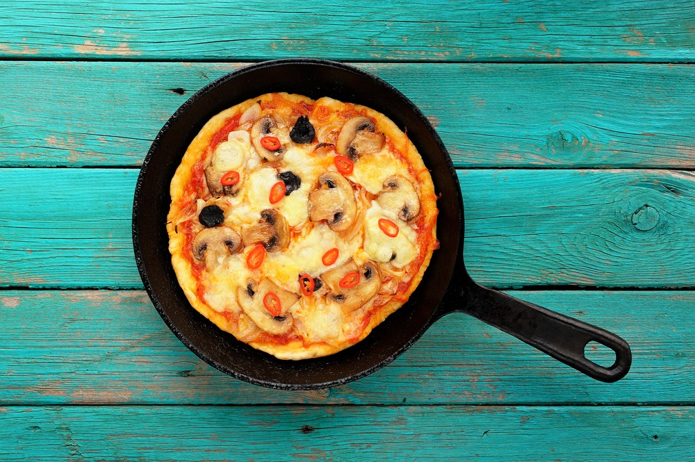 Cooked round mushroom pizza in skillet