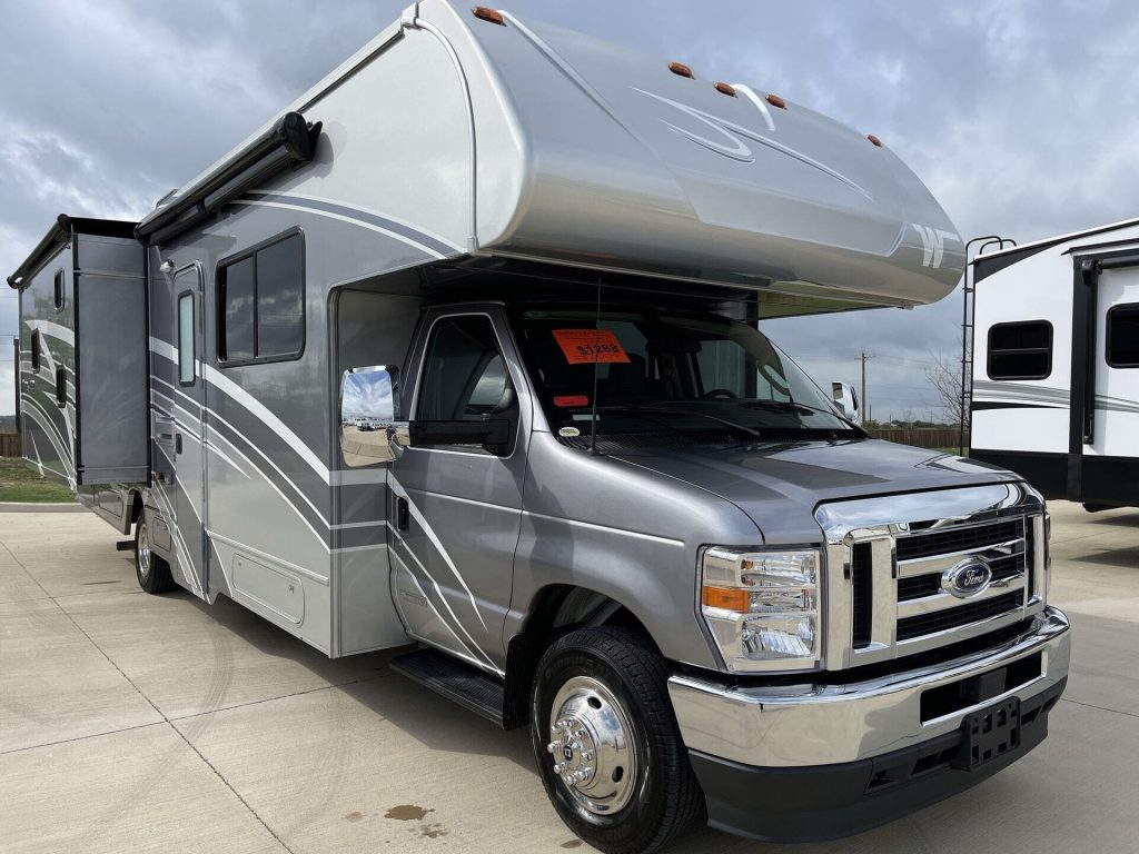 class c Winnebago Minnie Winnie rv