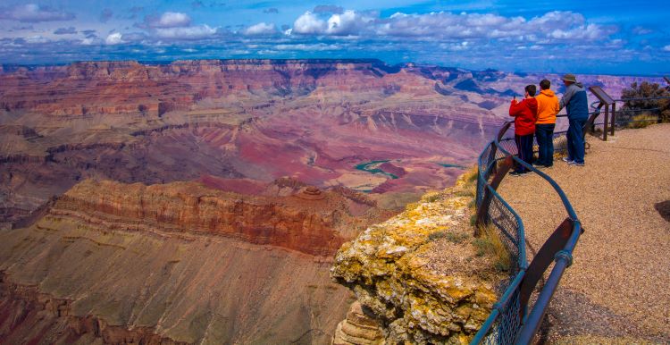 best parks ina rison for spring traveling a family with kids taking pictures of the<br />
Grand Canyon Vista